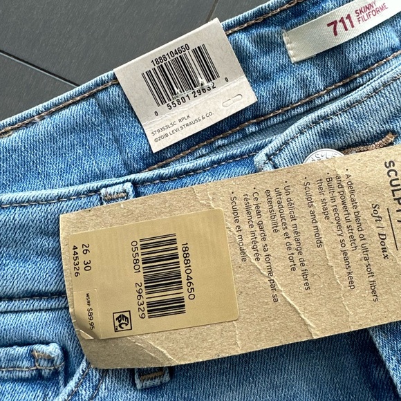 NWT Levi’s 711 Ripped Skinny Jeans Size 26 - Picture 4 of 4